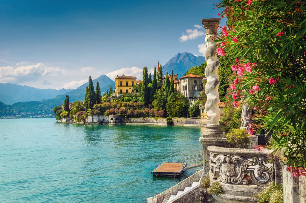 lake como shoreline