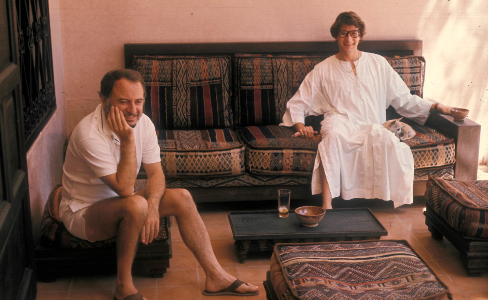 Pierre Bergé and Yves Saint Laurent in Dar Es Saada, Marrakech. Musée Yves Saint Laurent Paris / Guy Marineau