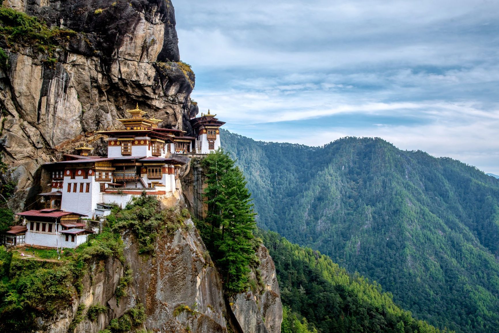 Taktsang Monastery tigers nest temple location cliff