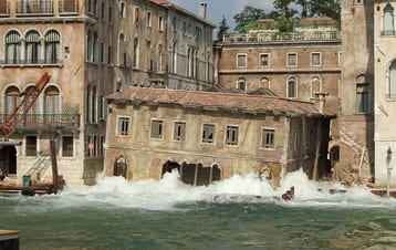 Venice sinking building, Casino Royale