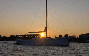 Sail into the Venetian sunset, Black Tomato x 007