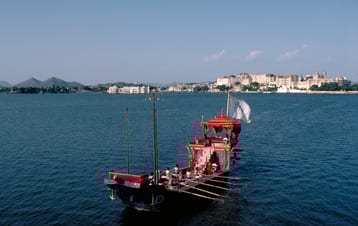 Octopussy, India, James Bond, Black Tomato