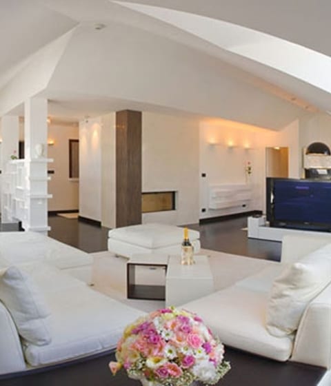 Modern decor of Hotel Marmont's rooms