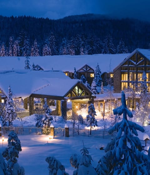 Tenaya Lodge by night in the snow | Yosemite