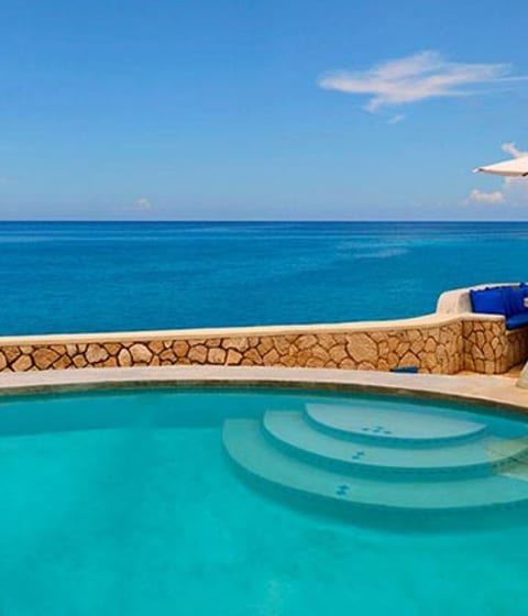 A beautiful pool in Jamaica
