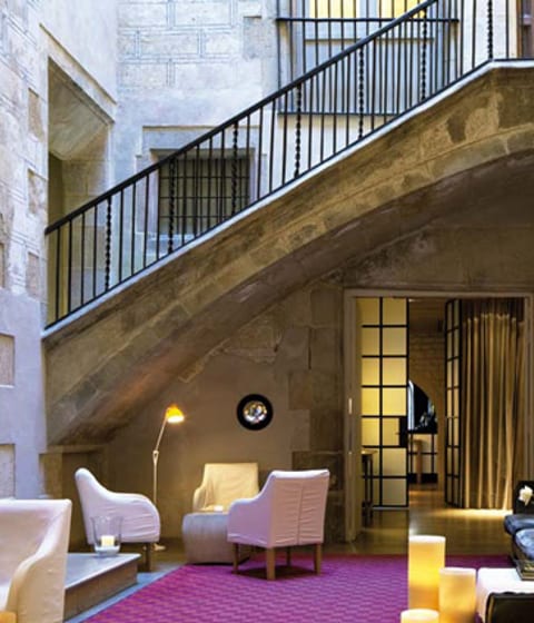 lobby hotel