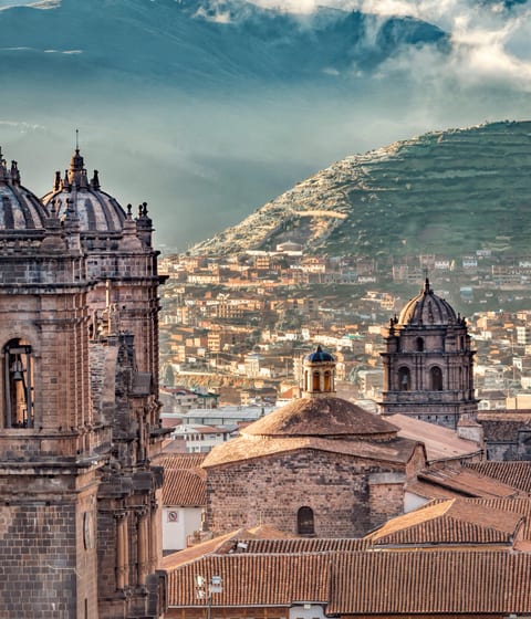 Cusco-cathedral-Sacred-Valley-inca-architecture-city-in-peru