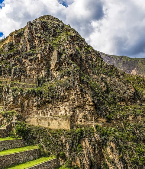 Ollantaytambo-ruins-Sacred-Valley-sightseeing-highlights-history-inca-peru