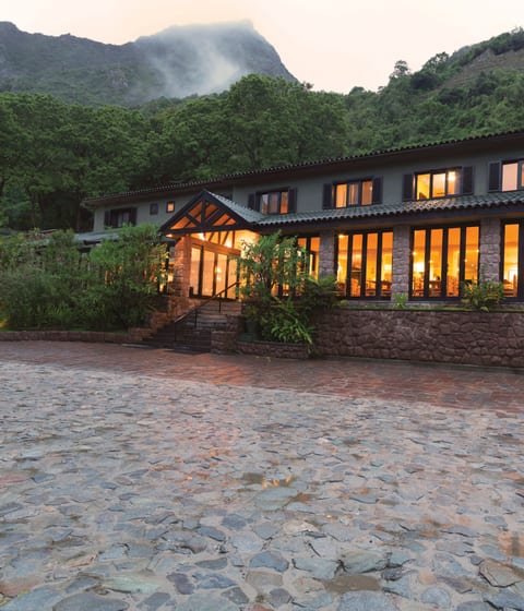 Hotel-Exterior_Peru,-Sanctuary-Lodge-Website 2