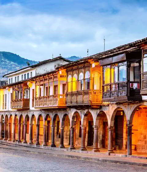 city-plaza-de-armas-cusco-evening-architecture-in-peru