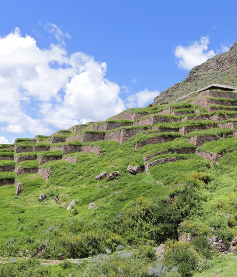 huchuy-qusqo-ruins-sacred-valley-in-peru