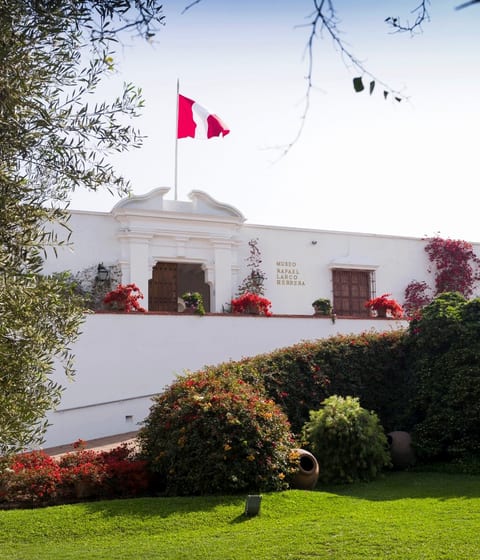 museo-larco-exterior-MUSEO-LARCO-in-LIMA-PERU