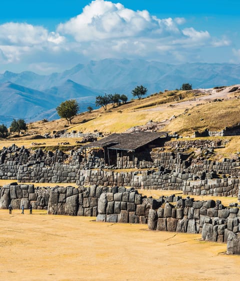 sacsayhuaman-ruins-cusco-sightseeing-peru