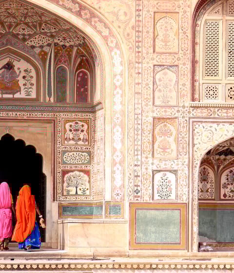 two women walking into the amber fort in jaipur