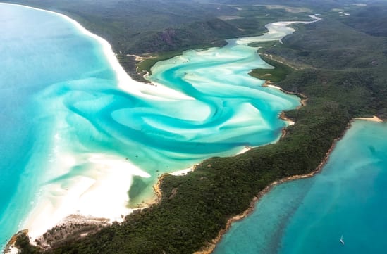 The turquoise waters of Whitsundays, luxury Australia tours