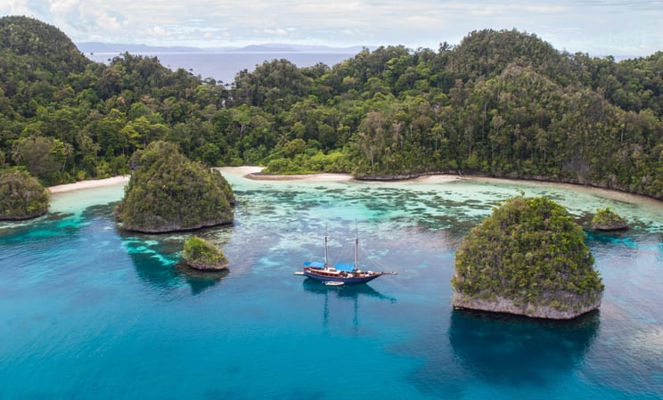 Private charter yacht Indonesia