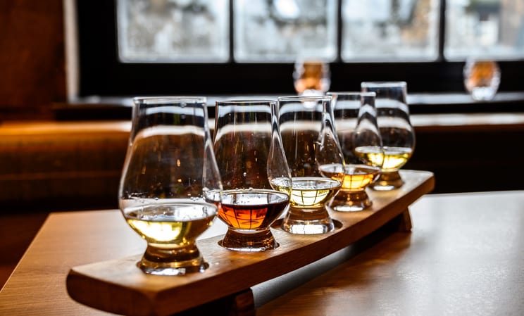 whiskey tasting in edinburgh in scotland