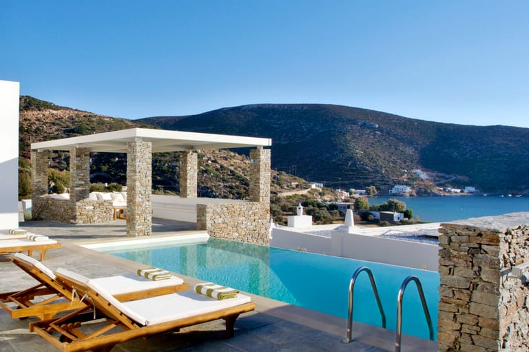 Elies-Resorts-swimming-pool-outdoor-view-deck-chair-patio-terace-private