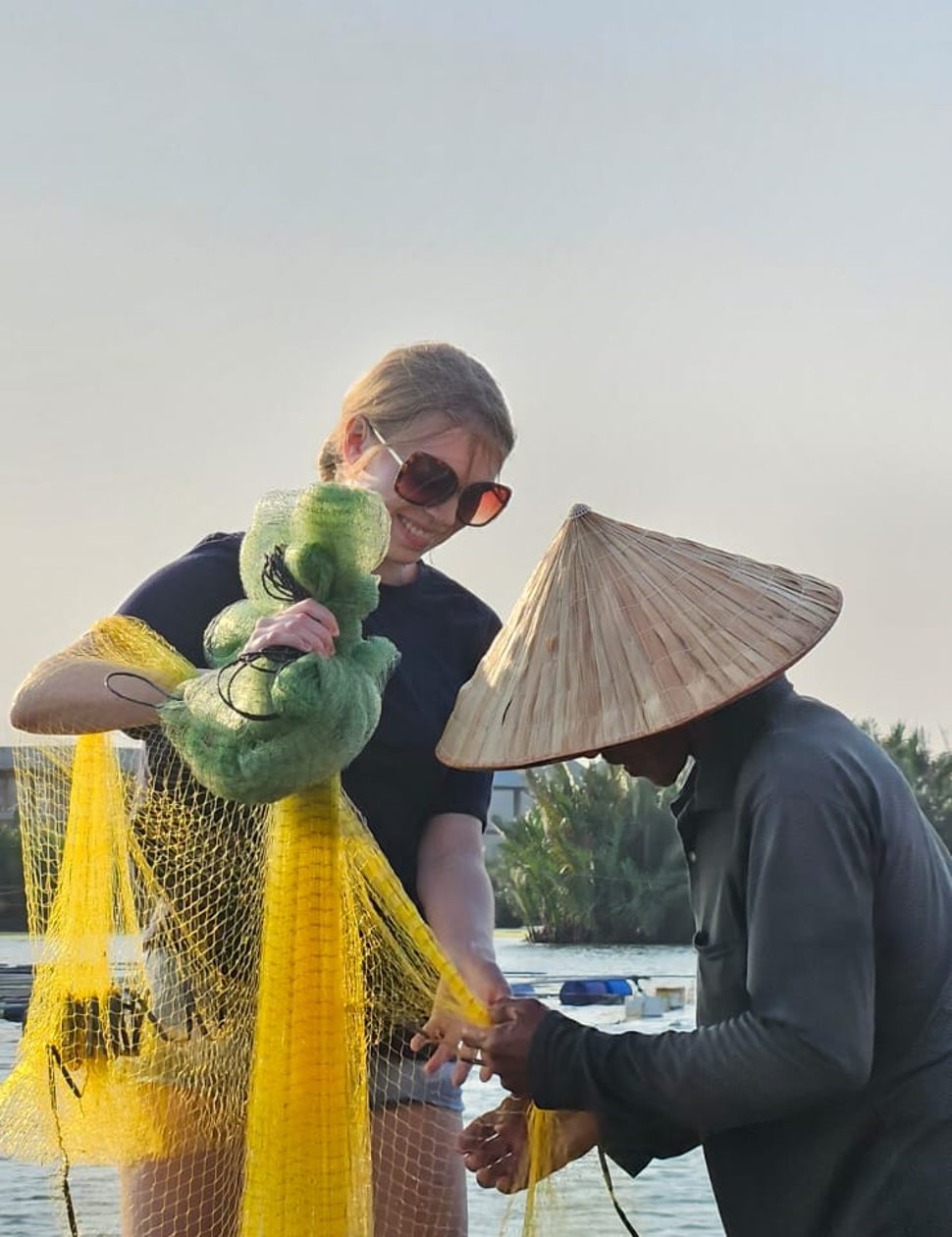 cast net fishing in hoi an in vietnam