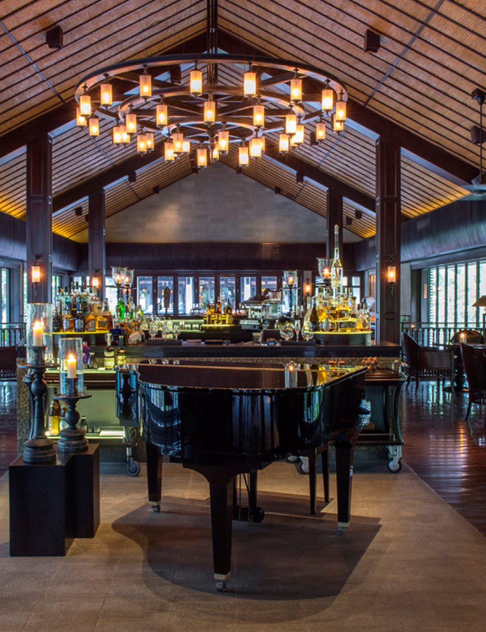 four seasons nam hai bar in vietnam