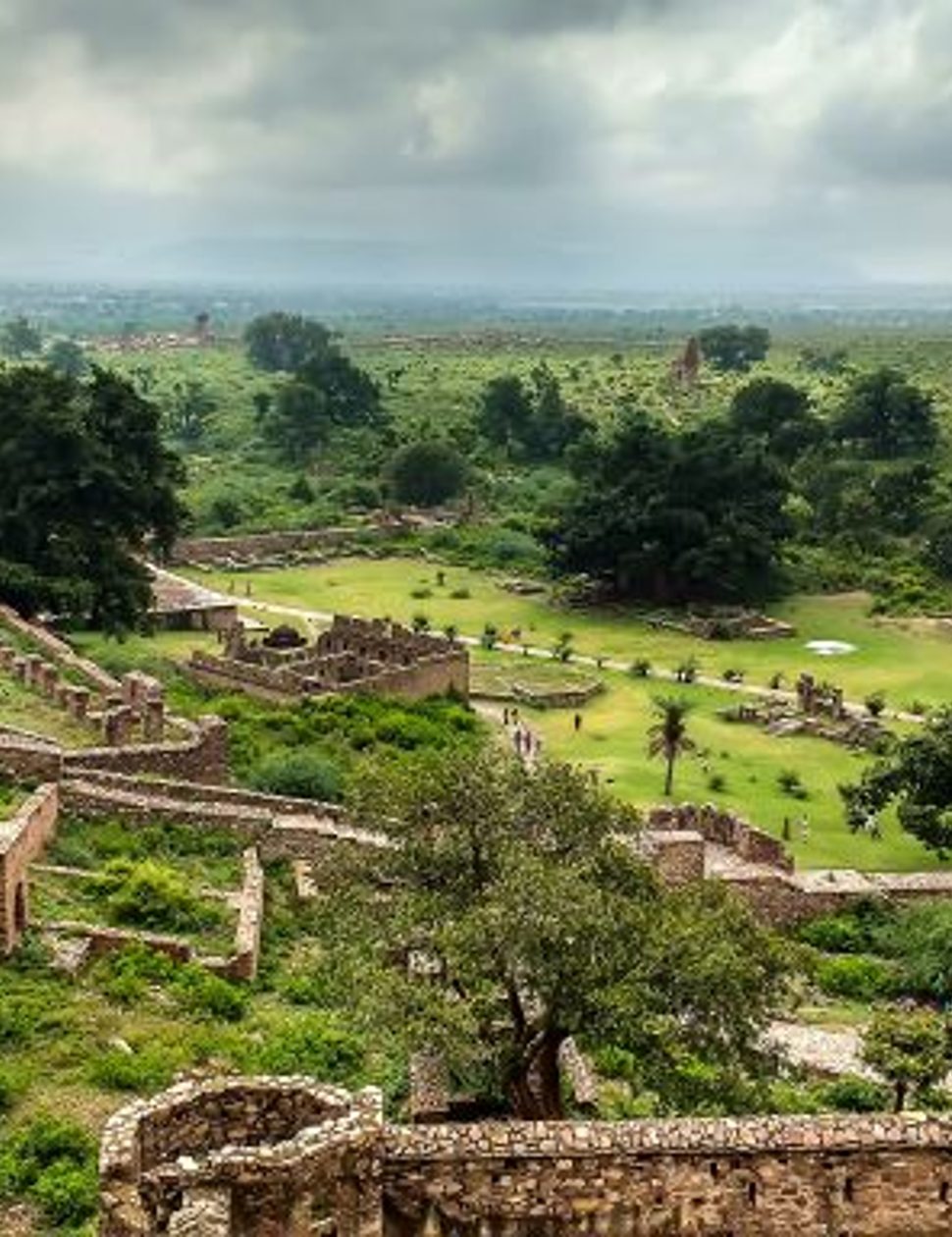 bhangarh fort ruins