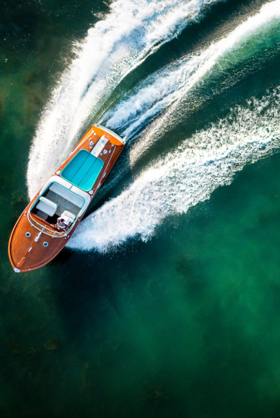 Waterskiing on Lake Como like James Bond in the press