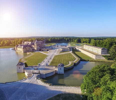 Chateau de Chantilly James Bond