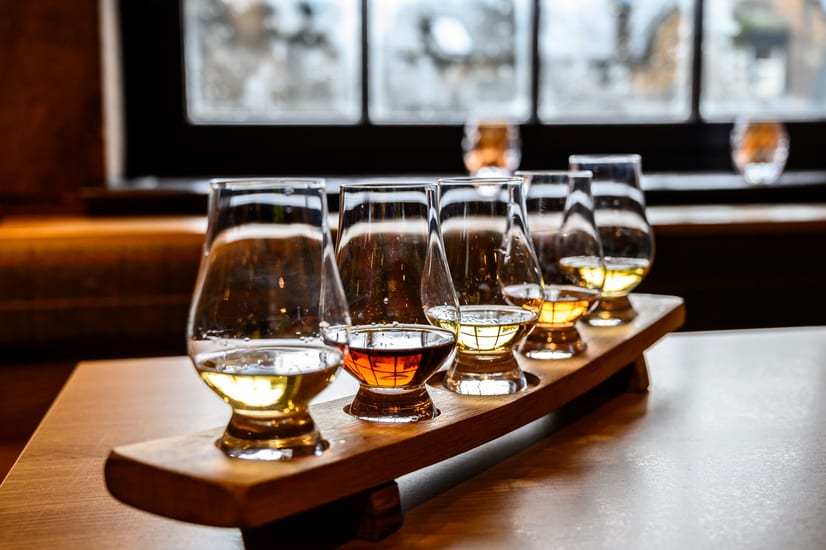 whiskey tasting in edinburgh in scotland